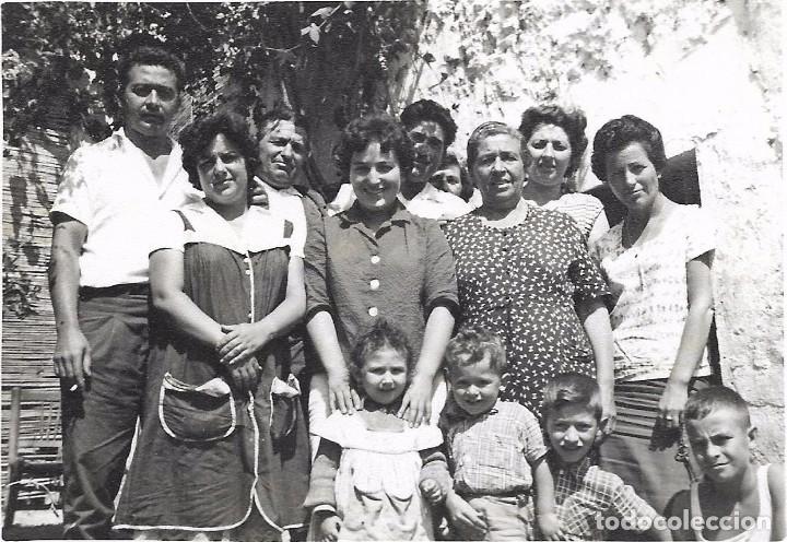 Fotografia antiga: *** QW752 - FOTOGRAFIA - GRUPO DE AMIGOS CON SUS NI&Ntilde;OS