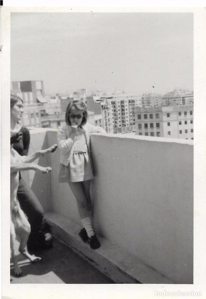 Antique Photography: ** BB160 - FOTOGRAFIA - JOVENCITA EN UNA TERRAZA