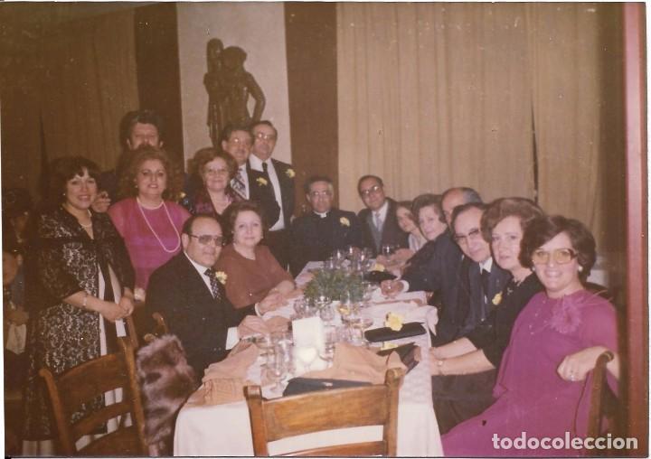 Fotograf&iacute;a antigua: :::: A572 - FOTOGRAFIA - GRUPO DE AMIGOS EN UNA FIESTA