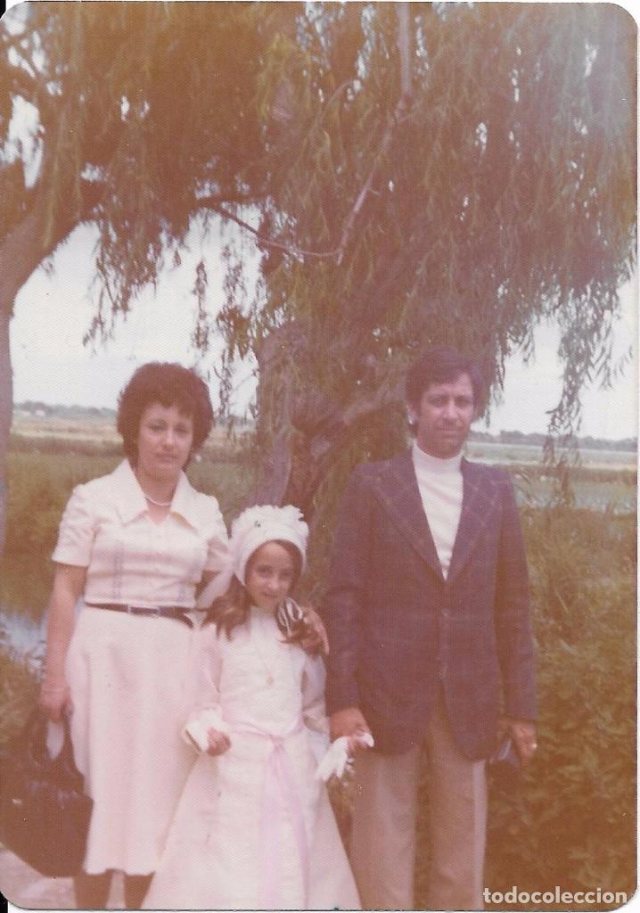 Fotografia antiga: :::: VF340 - FOTOGRAFIA - NI&Ntilde;A DE PRIMERA COMUNION CON SUS PADRES