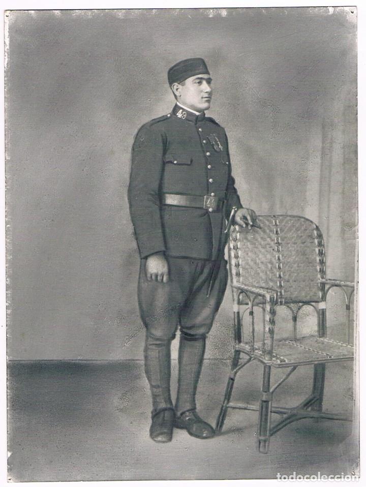 Fotograf&iacute;a antigua: MILITAR - CON DOS CONDECORACIONES - FOTOGRAFIA ANTIGUA - GRANDE COLOREADA