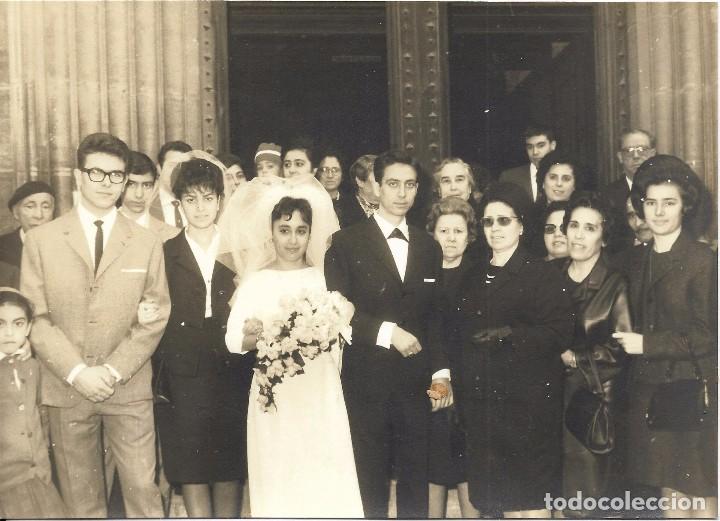 Fotografia antiga: :::: FF74 - FOTOGRAFIA - PAREJA DE NOVIOS CON SUS INVITADOS - 17 X 12,5 CM.
