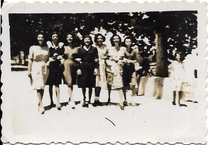 Antique Photography: ** FP584 - FOTOGRAFIA PEQUE&Ntilde;O FORMATO - GRUPO DE AMIGAS - 6,8 X 4,7 CM.