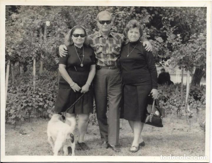 Fotograf&iacute;a antigua: :::: FA191 - FOTOGRAFIA - TRES AMIGOS CON UN PERRITO