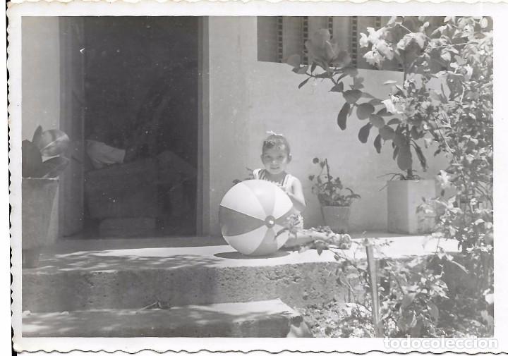 Fotograf&iacute;a antigua: :::: FA176 - FOTOGRAFIA - JOVENCITA CON UNA PELOTA