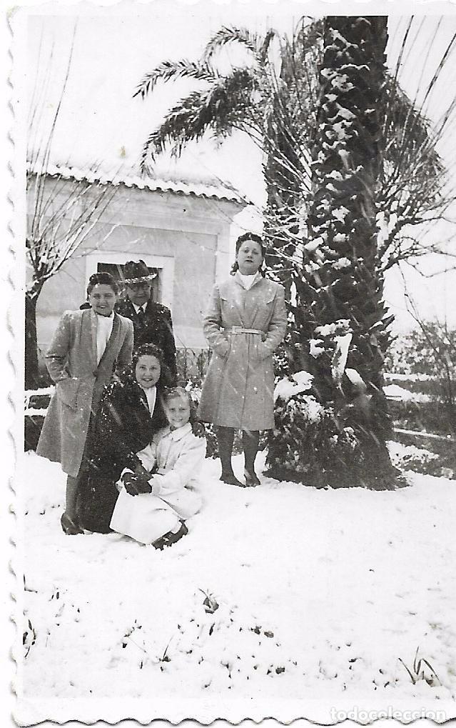Antique Photography: == AF976 - FOTOGRAFIA - GRUPO DE AMIGOS EN UN PAISAJE NEVADO