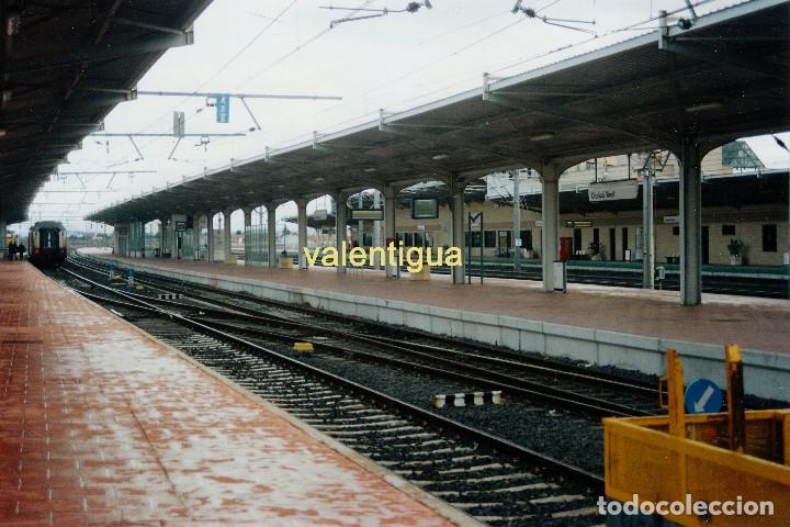 Fotograf&iacute;a antigua: Bonita fotograf&iacute;a tomada en el and&eacute;n de la Estaci&oacute;n de tren de Ciudad Real. Ferrocarril. V&iacute;as.
