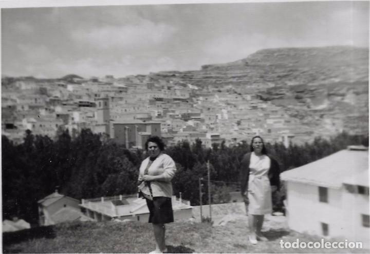 Fotograf&iacute;a antigua: :::: RT297 - FOTOGRAFIA - DOS SE&Ntilde;ORAS EN UN BONITO PAISAJE