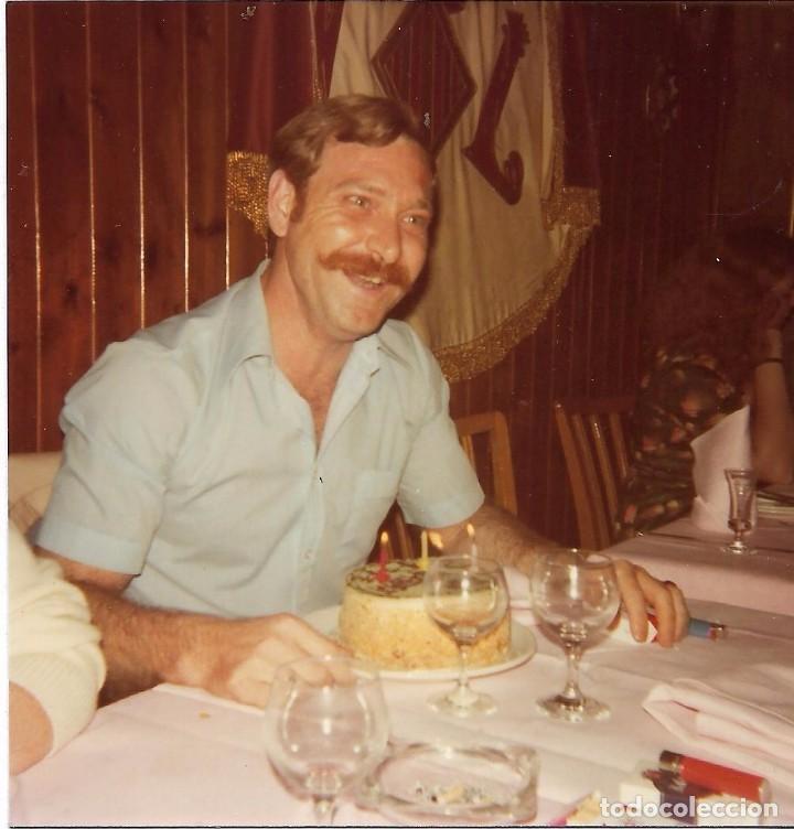 Alte Fotografie: ** BB655 - FOTOGRAFIA - JOVEN CON UNA TARTA DE CUMPLEA&Ntilde;OS