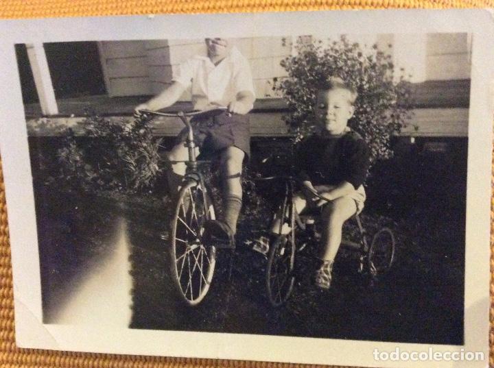 Fotograf&iacute;a antigua: ANTIGUA FOTO NI&Ntilde;OS EN BICICLETA 9 x 6 cmts.