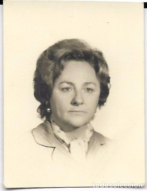 Fotografia antiga: ** FA862 - FOTOGRAFIA PEQUE&Ntilde;O FORMATO - SE&Ntilde;ORA - 5 X 3,9 CM.