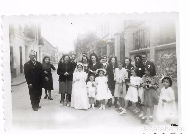Alte Fotografie: ** AN103 - FOTOGRAFIA - JOVENCITA DE PRIMERA COMUNION CON FAMILIARES Y AMIGOS