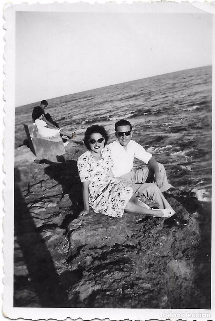 Alte Fotografie: ** AN155 - FOTOGRAFIA - PAREJA JUNTO AL MAR