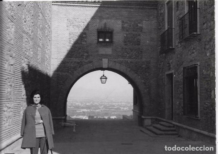 Antique Photography: ** AN252 - FOTOGRAFIA - SE&Ntilde;ORA EN EL SANTUARIO DE LA FUENSANTA - 1971