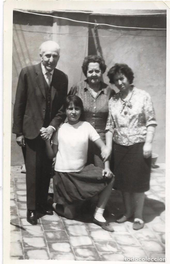 Alte Fotografie: ** AN333 - FOTOGRAFIA - TRES ADULTOS Y UNA JOVENCITA