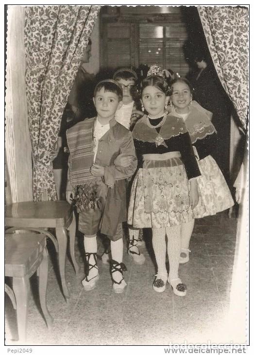 Alte Fotografie: :::: AG76 - FOTOGRAFIA - PAREJITA DE FALLEROS - 1970 - 17,5 X 12,5 CM.