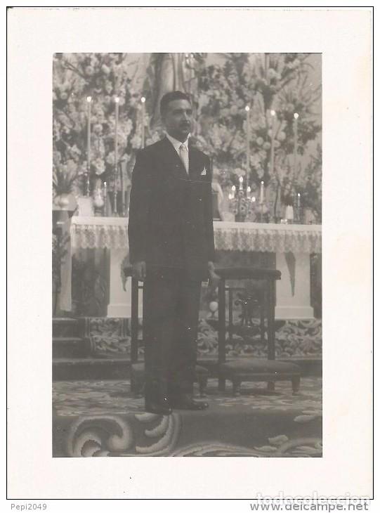 Alte Fotografie: ** C860 - FOTOGRAFIA - SE&Ntilde;OR DELANTE DE UN ALTAR