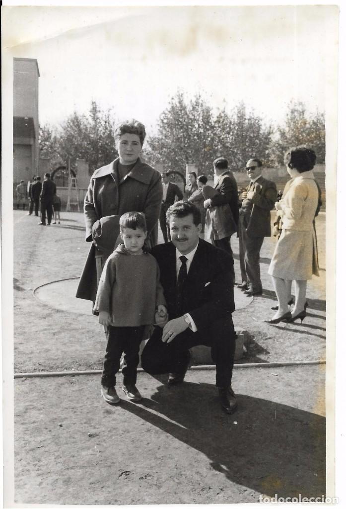 Fotograf&iacute;a antigua: ** LL176 - FOTOGRAFIA - PAREJA CON SU NI&Ntilde;O - 17 X 11,5 CM.