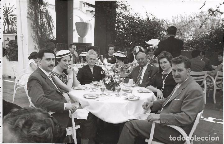 Fotograf&iacute;a antigua: :::: LL181 - FOTOGRAFIA - GRUPO DE ELEGANTES AMIGOS - 17,5 X 11,5 CM.