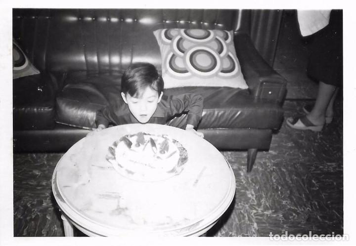 Fotograf&iacute;a antigua: ** AN569 - FOTOGRAFIA - NI&Ntilde;O CON SU TARTA DE CUMPLEA&Ntilde;OS