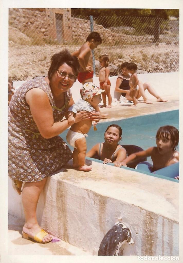 Fotograf&iacute;a antigua: ** AN615 - FOTOGRAFIA - NI&Ntilde;OS TOMANDO EL BA&Ntilde;O EN UNA BALSA