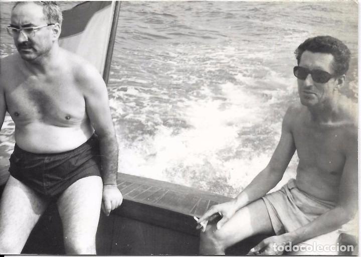 Alte Fotografie: ** AN573 - FOTOGRAFIA - DOS AMIGOS EN UNA BARCA