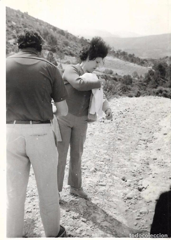 Fotograf&iacute;a antigua: ** AN594 - FOTOGRAFIA - PAREJA EN EL CAMPO