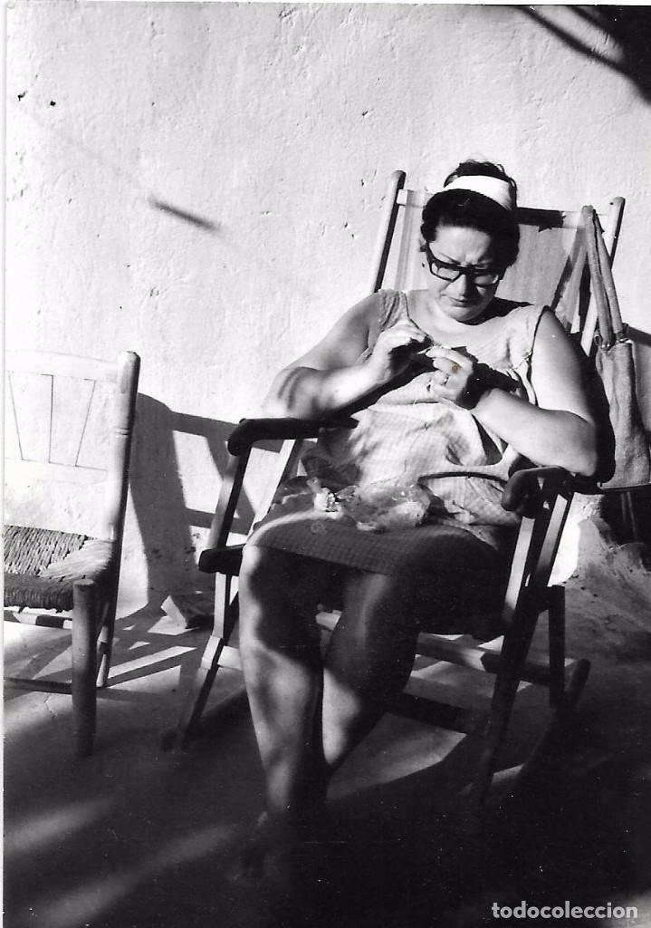Fotograf&iacute;a antigua: ** AN600 - FOTOGRAFIA - SE&Ntilde;ORA SENTADA EN UNA HAMACA