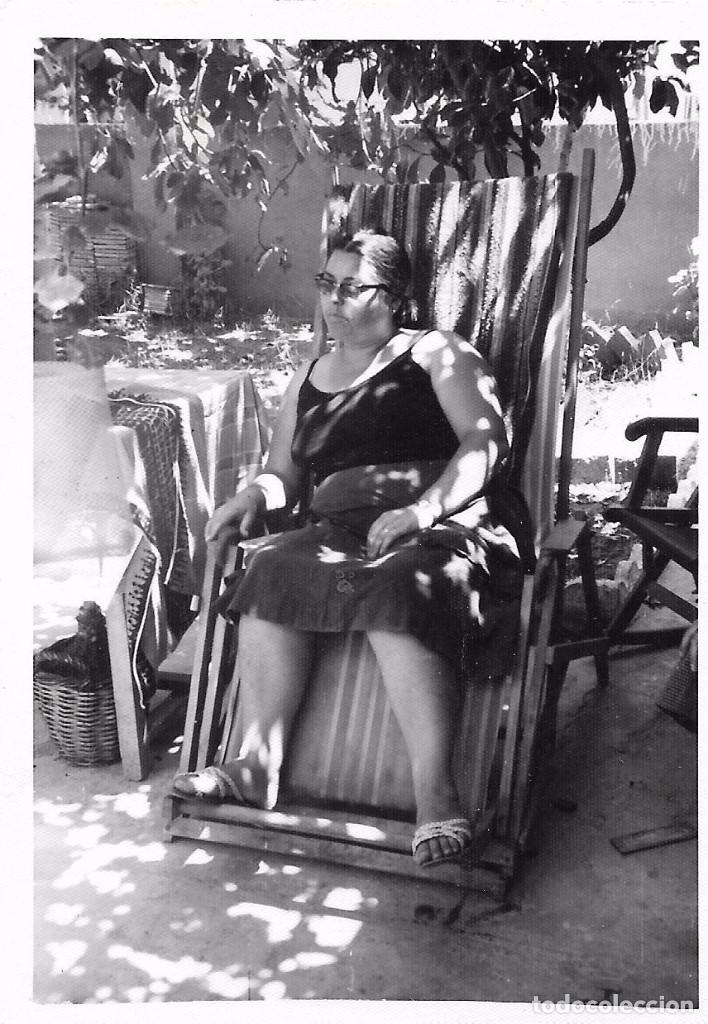 Fotograf&iacute;a antigua: ** AN706 - FOTOGRAFIA - SE&Ntilde;ORA SENTADA EN UNA HAMACA