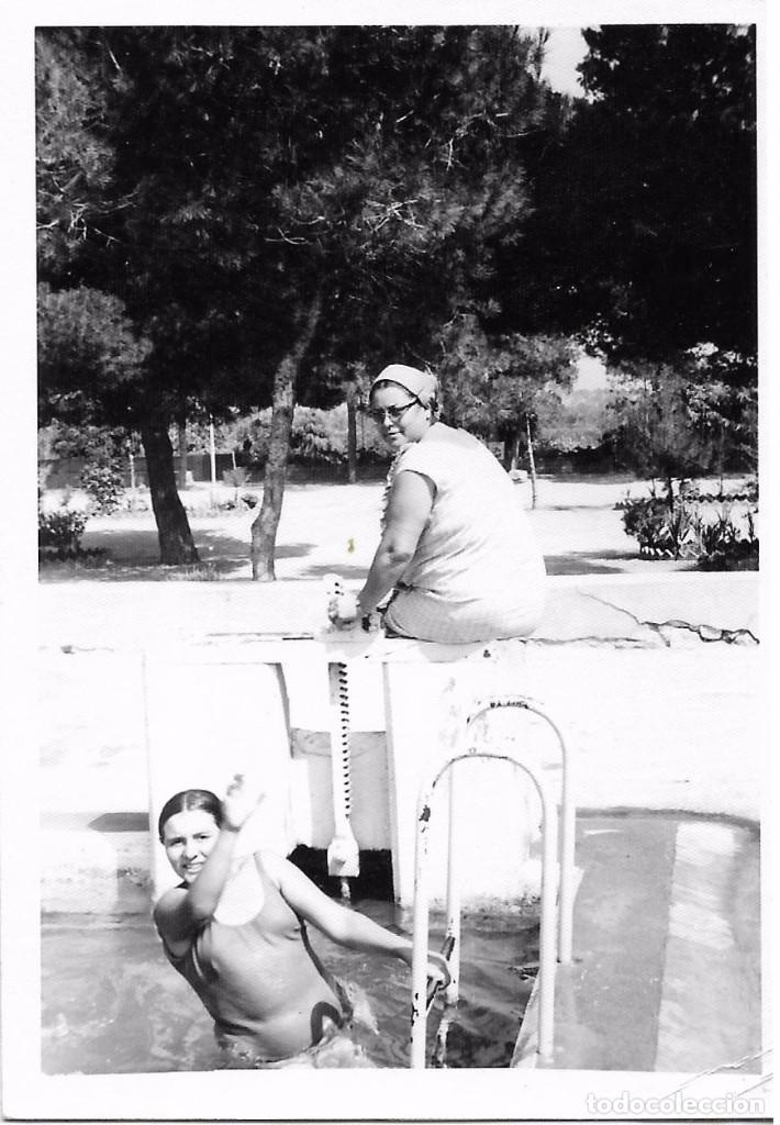 Fotograf&iacute;a antigua: ** AN710 - FOTOGRAFIA - JOVENCITA EN UNA PISCINA