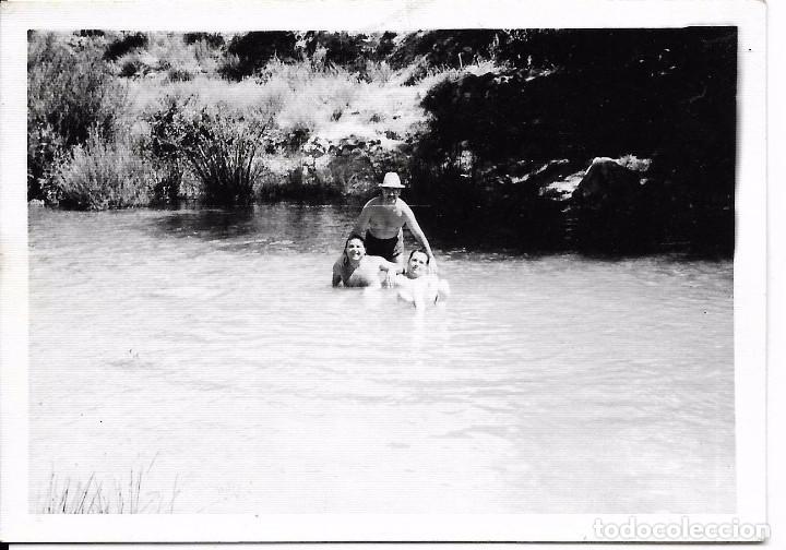 Fotograf&iacute;a antigua: ** AN718 - FOTOGRAFIA - FAMILIA TOMANDO EL BA&Ntilde;O