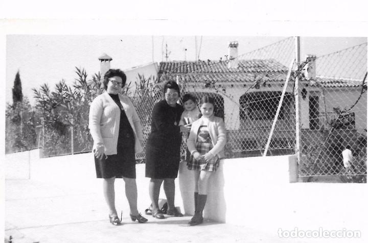 Fotograf&iacute;a antigua: ** AN679 - FOTOGRAFIA - SE&Ntilde;ORAS CON DOS NI&Ntilde;ITAS