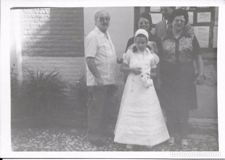 Fotograf&iacute;a antigua: ** AN773 - FOTOGRAFIA - NI&Ntilde;A DE PRIMERA COMUNION CON SU FAMILIA
