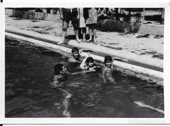 Fotograf&iacute;a antigua: ** AN779 - FOTOGRAFIA - JOVENES TOMANDO EL BA&Ntilde;O