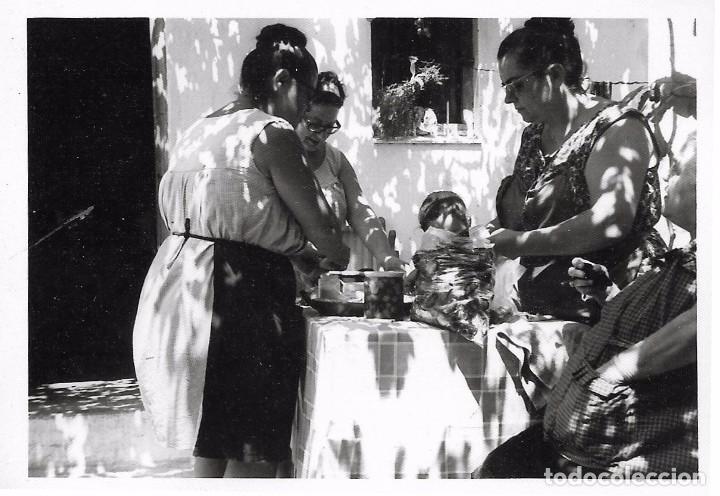 Fotograf&iacute;a antigua: ** AN783 - FOTOGRAFIA - SE&Ntilde;ORAS PREPARANDO LA COMIDA