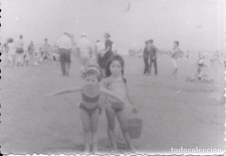 Fotograf&iacute;a antigua: ** AN789 - FOTOGRAFIA - DOS NI&Ntilde;ITAS EN LA PLAYA