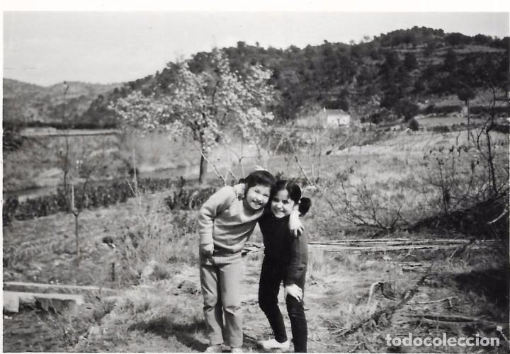 Antique Photography: ** AN794 - FOTOGRAFIA - DOS JOVENCITAS EN EL CAMPO