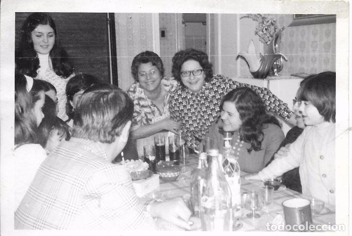 Fotografia antiga: ** AN690 - FOTOGRAFIA - GRUPO DE AMIGOS CELEBRANDO UN CUNPLEA&Ntilde;OS