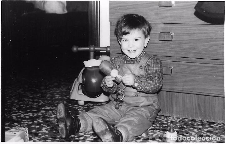 Fotograf&iacute;a antigua: ** AN696 - FOTOGRAFIA - NI&Ntilde;ITO CON SUS JUGUETES