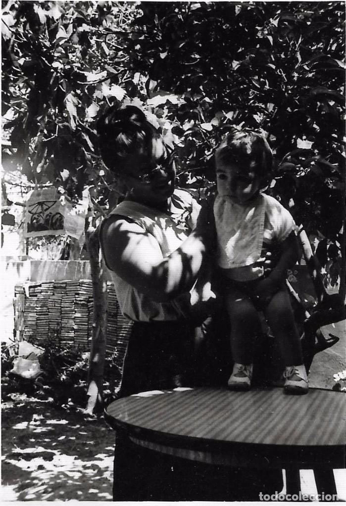 Fotografia antica: ** M334 - FOTOGRAFIA - SE&Ntilde;ORA CON NI&Ntilde;ITO EN BRAZOS