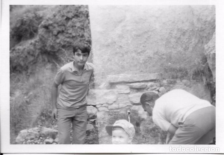 Fotografia antica: ** T17 - FOTOGRAFIA - GENTE EN UNA FUENTE