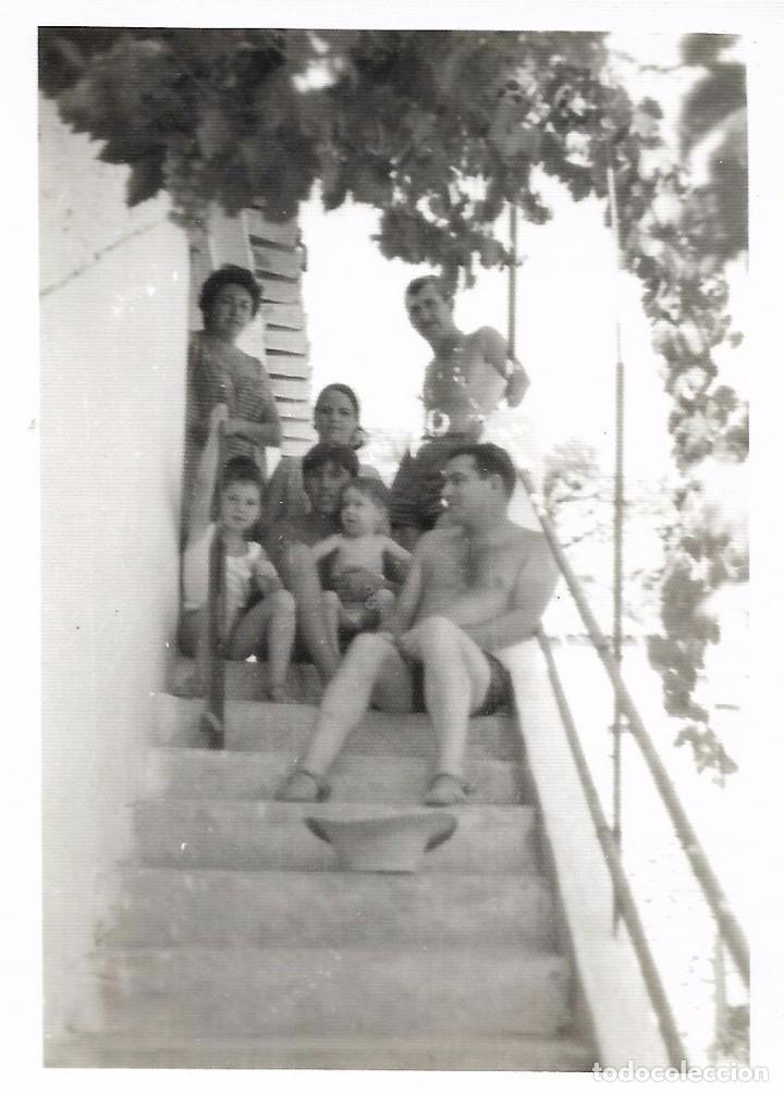Alte Fotografie: ** T63 - FOTOGRAFIA - FAMILIA EN UNA ESCALERA