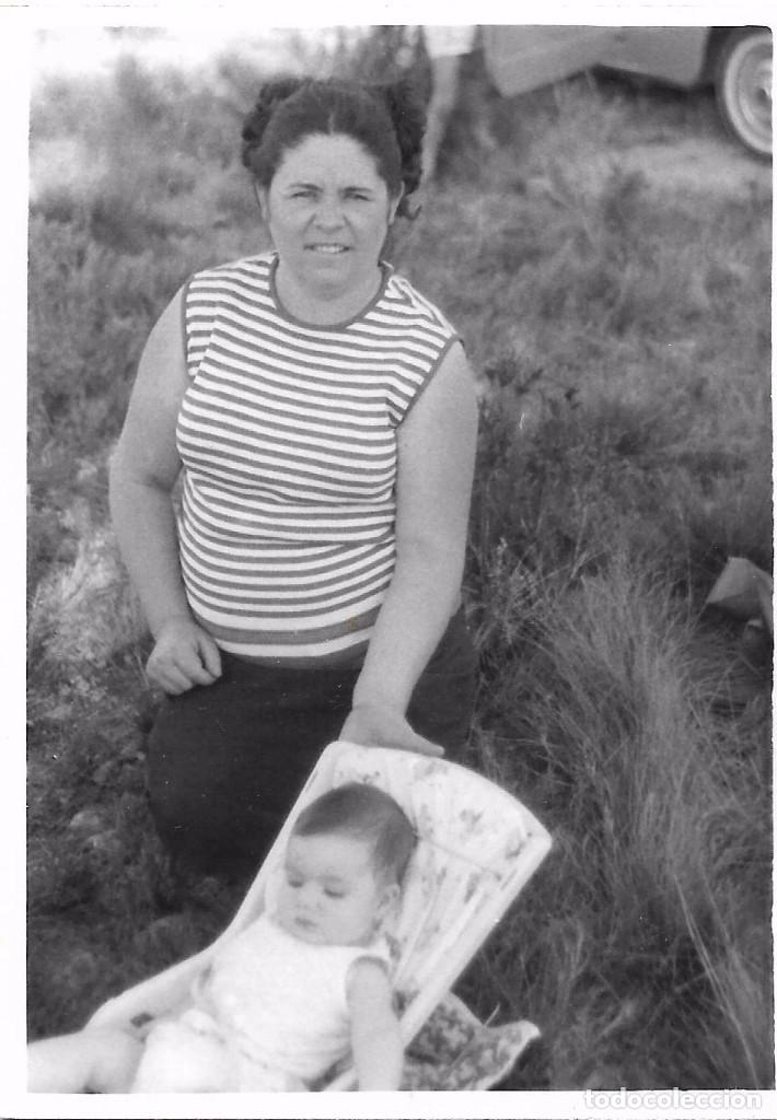 Alte Fotografie: ** T91 - FOTOGRAFIA - SE&Ntilde;ORA CON UNA NI&Ntilde;ITA