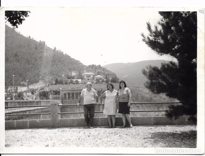 Alte Fotografie: ** T333 - FOTOGRAFIA - TRES AMIGOS EN UN BONITO PAISAJE
