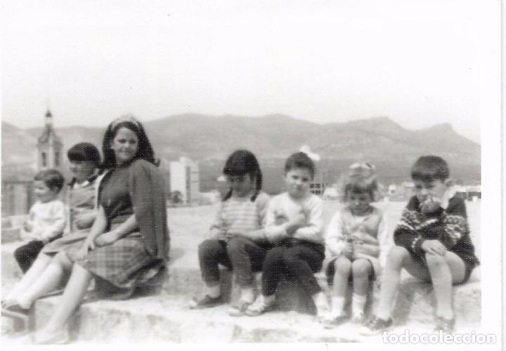 Alte Fotografie: ** T376 - FOTOGRAFIA - SE&Ntilde;ORA CON VARIOS NI&Ntilde;OS