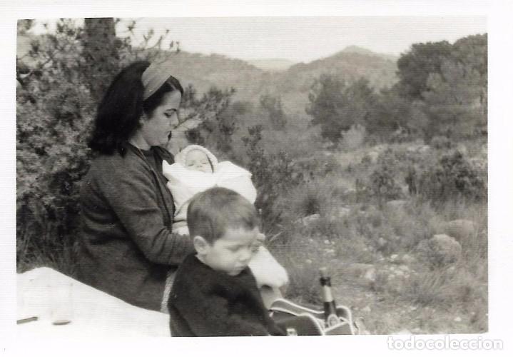Antique Photography: ** R446 - FOTOGRAFIA - SE&Ntilde;ORA CON DOS NI&Ntilde;ITOS EN EL CAMPO