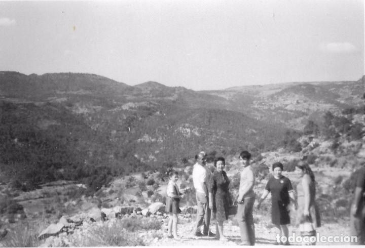 Fotograf&iacute;a antigua: ** AN969 - FOTOGRAFIA - GRUPO DE GENTE EN EL MONTE