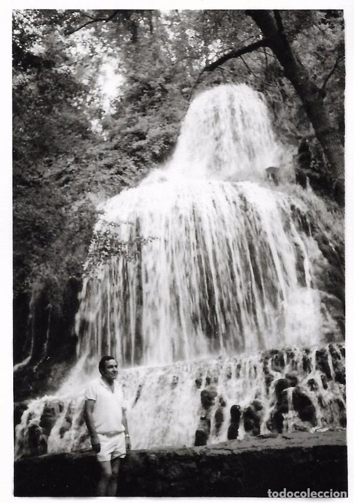 Antique Photography: == F298 - FOTOGRAFIA - SE&Ntilde;OR JUNTO A UNA CASCADA
