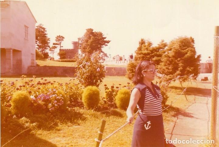 Fotograf&iacute;a antigua: == N572 - FOTOGRAFIA - SE&Ntilde;ORA EN UN PARQUE