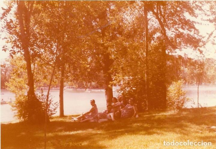 Fotografia antica: :::: VF425 - FOTOGRAFIA - GRUPO DE AMIGOS EN UN BONITO PAISAJE
